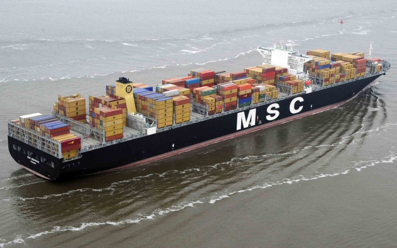 Контейнеровоз элизабета фортуна. Контейнеровоз MSC Samar. Feeder class — 1700—2500 teu. MSC Beatrice. Контейнеровоз Robert Lee.