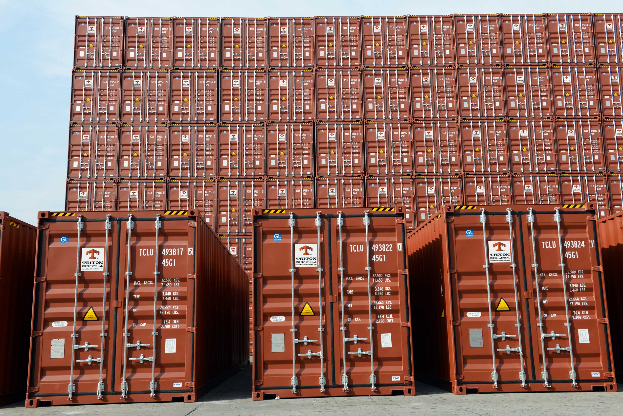 Мир контейнеров. Тритон контейнер. Морской контейнер Triton. Triton контейнеровоз. Triton Container International Limited.